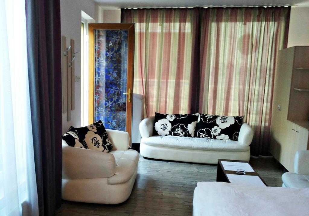 Lucas 10 Apartments คลูจ-นาโปกา ภายนอก รูปภาพ