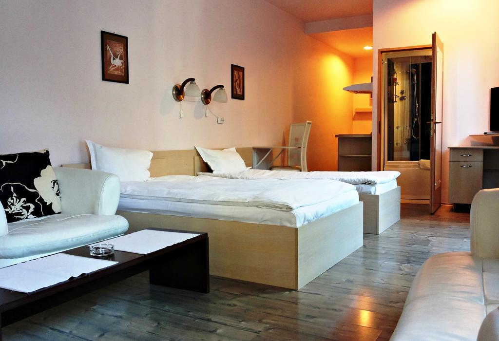 Lucas 10 Apartments คลูจ-นาโปกา ภายนอก รูปภาพ