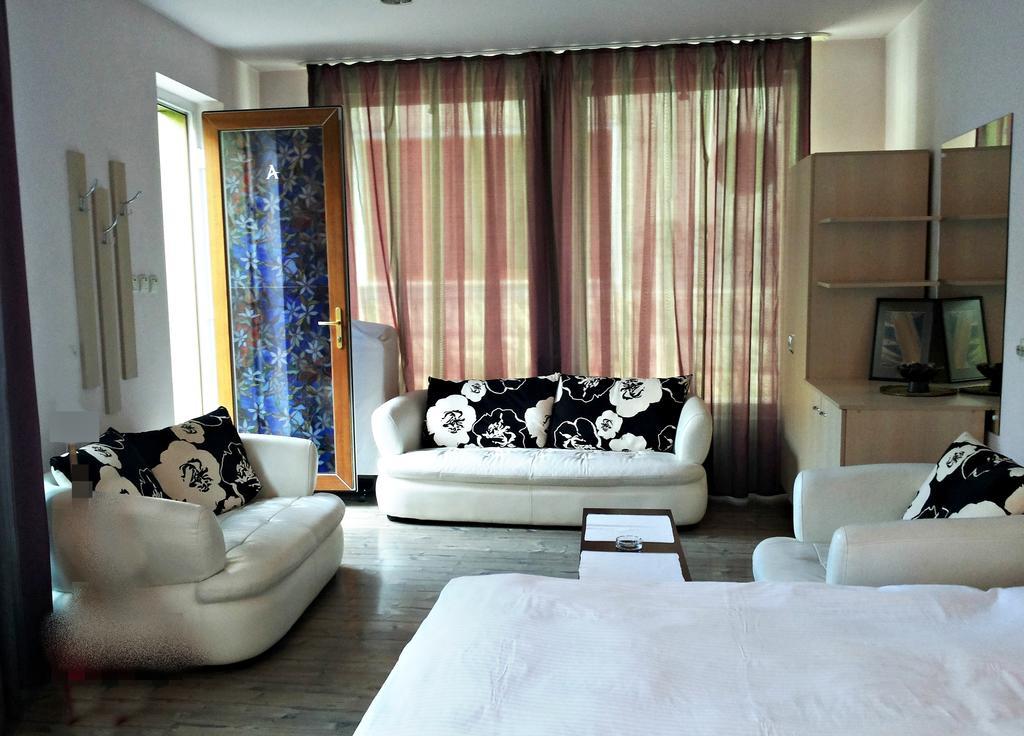 Lucas 10 Apartments คลูจ-นาโปกา ภายนอก รูปภาพ
